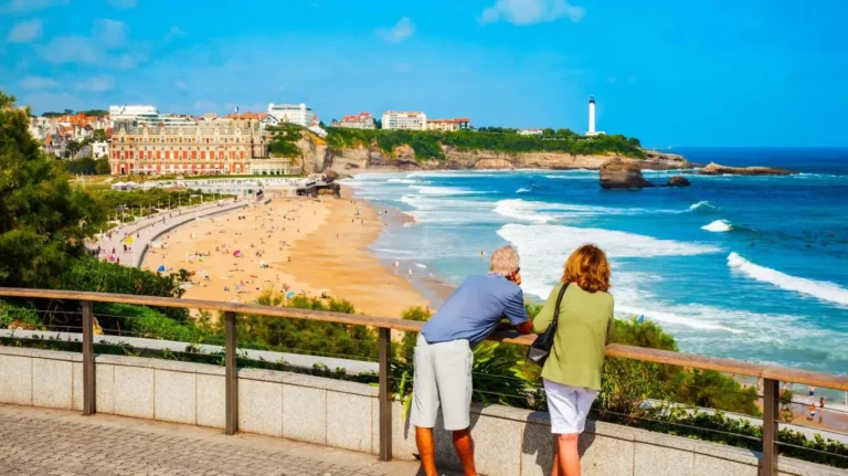 Pour les voyageurs souhaitant oublier la voiture et explorer Biarritz en marchant.